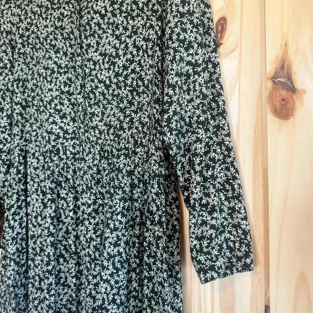 Dark Green & White Long Sleeve Leaf Print Maxi Dress size Medium - Picture 8 of 10